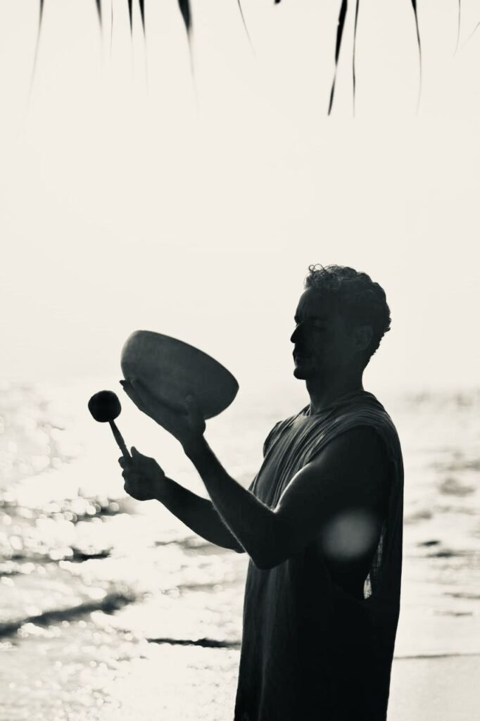 Mauricio Leal Sound Healing Training Singing bowl