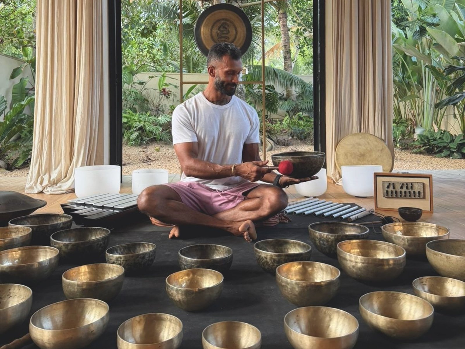 vibrational-sound-therapy-instructor-close-up